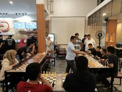 PERCASI Makassar Gelar Simultan Catur Bersama FIDE Master Surya Wahyudi