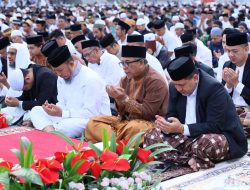 Munafri dan Aliyah Bersama Ribuan Warga Makassar Laksanakan Salat Idul Adha di Lapangan Karebosi