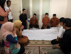 Aliyah Mustika Ilham Melayat ke Rumah Duka Gafni Gaffar: Wujud Empati dan Solidaritas Sosial