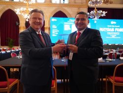 Wali Kota Munafri Teguhkan Persahabatan Global, Serahkan Cenderamata Ikonik ke Wali Kota Vienna