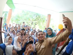 Buktikan Janji, Munafri-Aliyah Resmi Distribusikan Seragam Sekolah Gratis Ringankan Beban Orang Tua