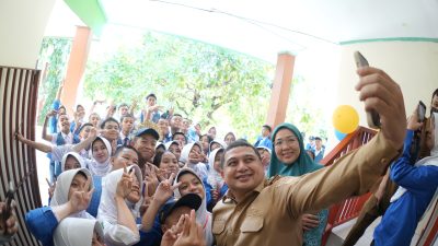 Buktikan Janji, Munafri-Aliyah Resmi Distribusikan Seragam Sekolah Gratis Ringankan Beban Orang Tua