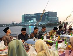 Pemkot Makassar Jamu Menteri Agama RI, Nikmati Sunset dan Kuliner di Atas Kapal Pinisi