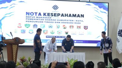 Disaksikan Menaker, Pemkot Makassar Teken MoU Penempatan Kerja Disabilitas Bersama BBPVP