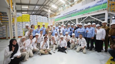 Wali Kota Makassar Munafri Dampingi Titik Soeharto Tinjau Stok Beras di Bulog Panaikang