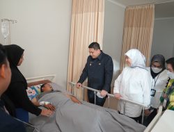 Wali Kota dan Wawali Makassar Jenguk Korban Insiden DPRD, Pastikan Biaya Pengobatan Ditanggung BPJS