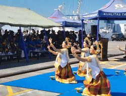 Dinas Kebudayaan Makassar Tampilkan Atraksi Seni Sambut Satgas KJK Taruna AAL di Pelabuhan Soekarno-Hatta