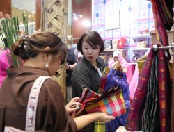 Koleksi Baju Bodo Dekranasda Makassar Ludes Terjual di INACRAFT 2025