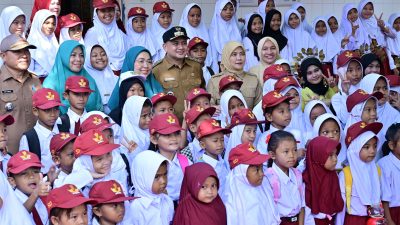 Seragam Gratis untuk 150 Siswa Pulau Sangkarang, Pemkot Makassar Hadirkan Harapan Baru