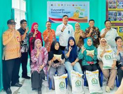 Dirut Perum BULOG Tinjau Penyaluran Bantuan Pangan di Kelurahan Mamajang Dalam Makassar