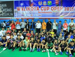 Ratusan Atlet Ramaikan Pembukaan Kejuaraan Bulutangkis Wali Kota Cup Open 2025 di Makassar