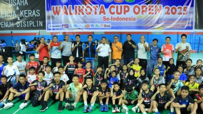 Ratusan Atlet Ramaikan Pembukaan Kejuaraan Bulutangkis Wali Kota Cup Open 2025 di Makassar