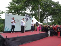 Jalan Santai Sambil Pungut Sampah, Cara Munafri Edukasi Warga Jaga Kebersihan Kota