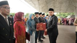 Wali Kota Makassar Anugerahkan Satyalancana Karya Satya kepada 830 PNS