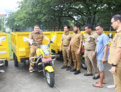 Tingkatkan Kebersihan Kota, Wali Kota Munafri Tinjau 76 Armada Baru Pengangkut Sampah di Makassar