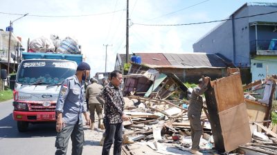 Pemkot Makassar Tertibkan Lapak Liar di Depan Asrama Haji, Atasi Kemacetan Musiman