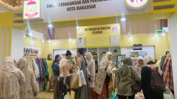 Booth Dekranasda dan Dinas Perdagangan Makassar Curi Perhatian di INACRAFT 2026