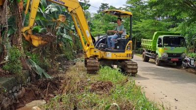 Atasi Banjir Tahunan di Manggala, Pemkot Makassar Turunkan Excavator Normalisasi Drainase Blok 8 dan 10
