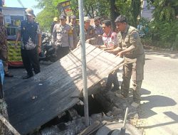 Penertiban 60 Lapak PKL di Poros BTP Makassar Berjalan Kondusif Tanpa Gesekan