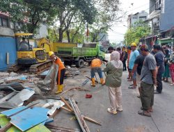 Lapak “Cat Kuning” Bontoala Ditertibkan, Pemkot Makassar Tegakkan Aturan Tanpa Tebang Pilih