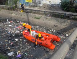 Respon Aduan Warga, Munafri Kerahkan Tim Gabungan Bersihkan Sampah di Kanal Bara-Baraya Timur