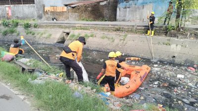 BPBD Makassar Bersihkan Kanal Bara-Baraya Timur, Tindak Lanjuti Aduan Warga