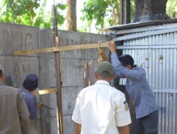 Berdiri 20 Tahun di Atas Fasum, Tiga Bangunan Semipermanen di Biringkanaya Akhirnya Ditertibkan