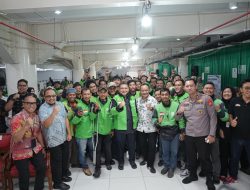 Sapa Pengemudi Gojek, Munafri Tekankan Pentingnya Cek Kesehatan dan Jaminan Sosial